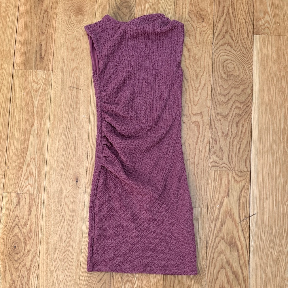 H&M Textured Sleeveless Ruched Mini Dress in Plum